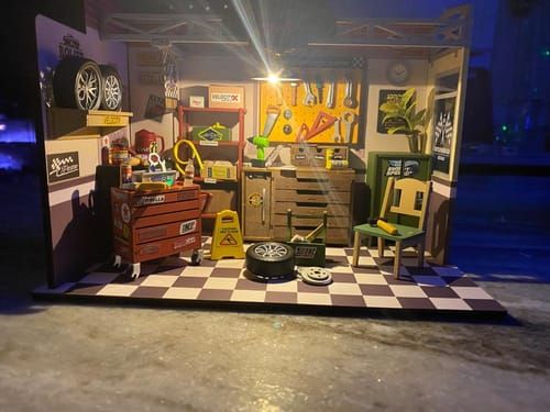 Photo du montage partagée : Maquette en bois maison miniature atelier de garage