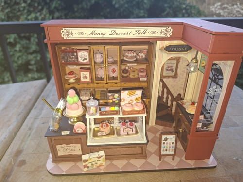 Photo du montage partagée : Maquette en bois boulangerie dessert au miel
