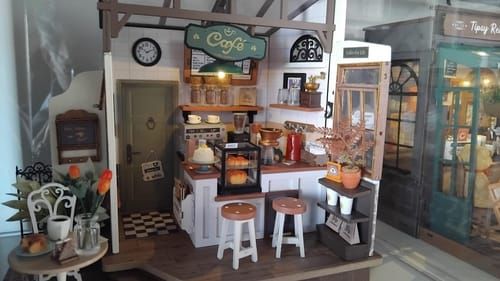 Photo du montage partagée : Maquette en bois café miniature n° 17