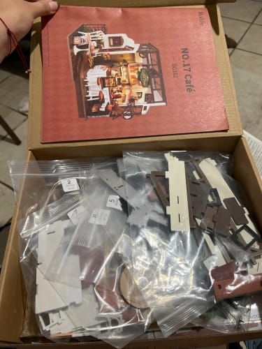 Photo du montage partagée : Maquette en bois café miniature n° 17