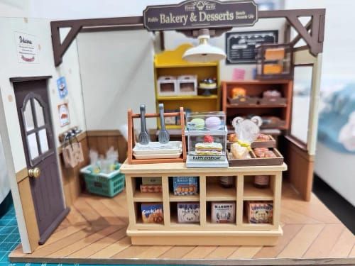 Photo du montage partagée : Maquette en bois maison miniature de pâtisserie