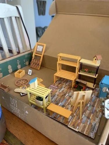 Photo du montage partagée : Maquette en bois maison miniature fleurie