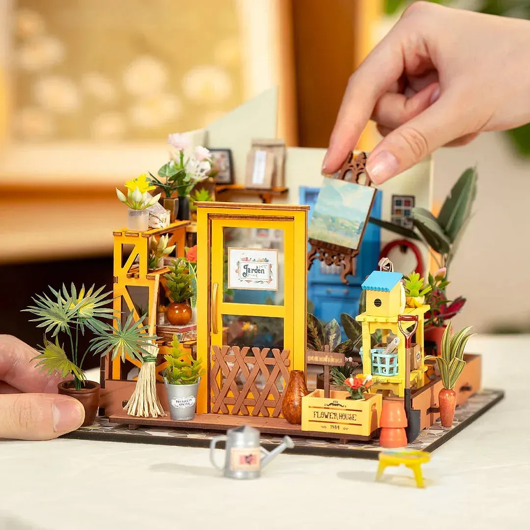 Maquette en bois maison miniature fleurie : vue 3