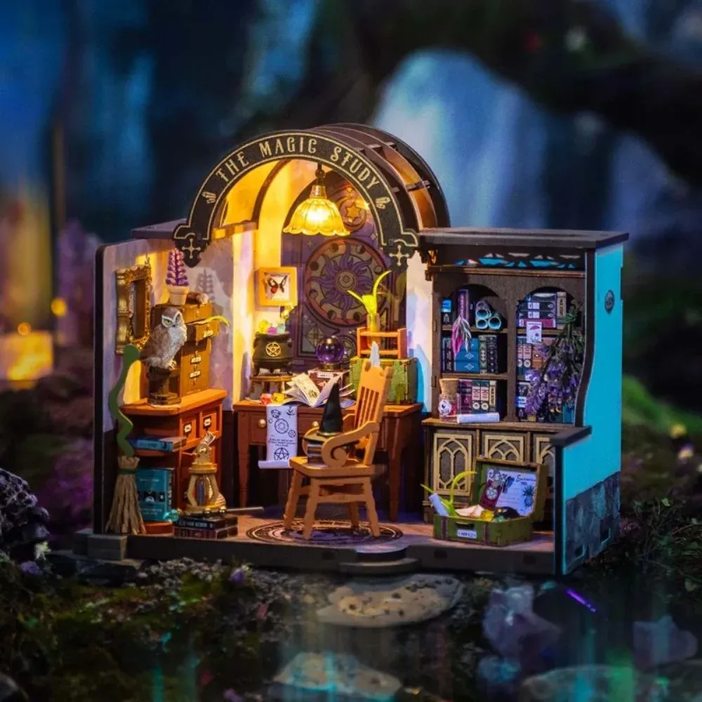 Maquette en bois maison miniature bureau magique