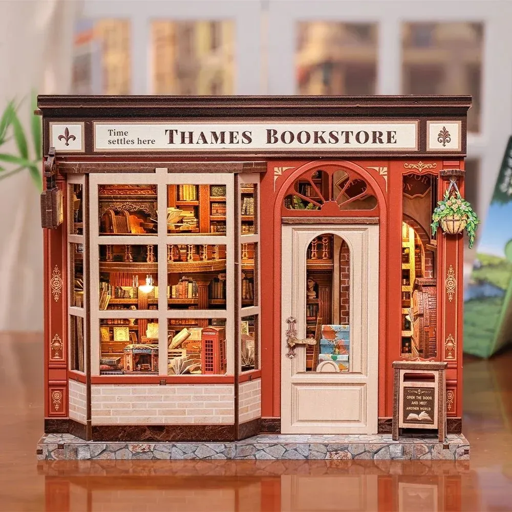 Maquette en bois librairie sur la Tamise : vue 3
