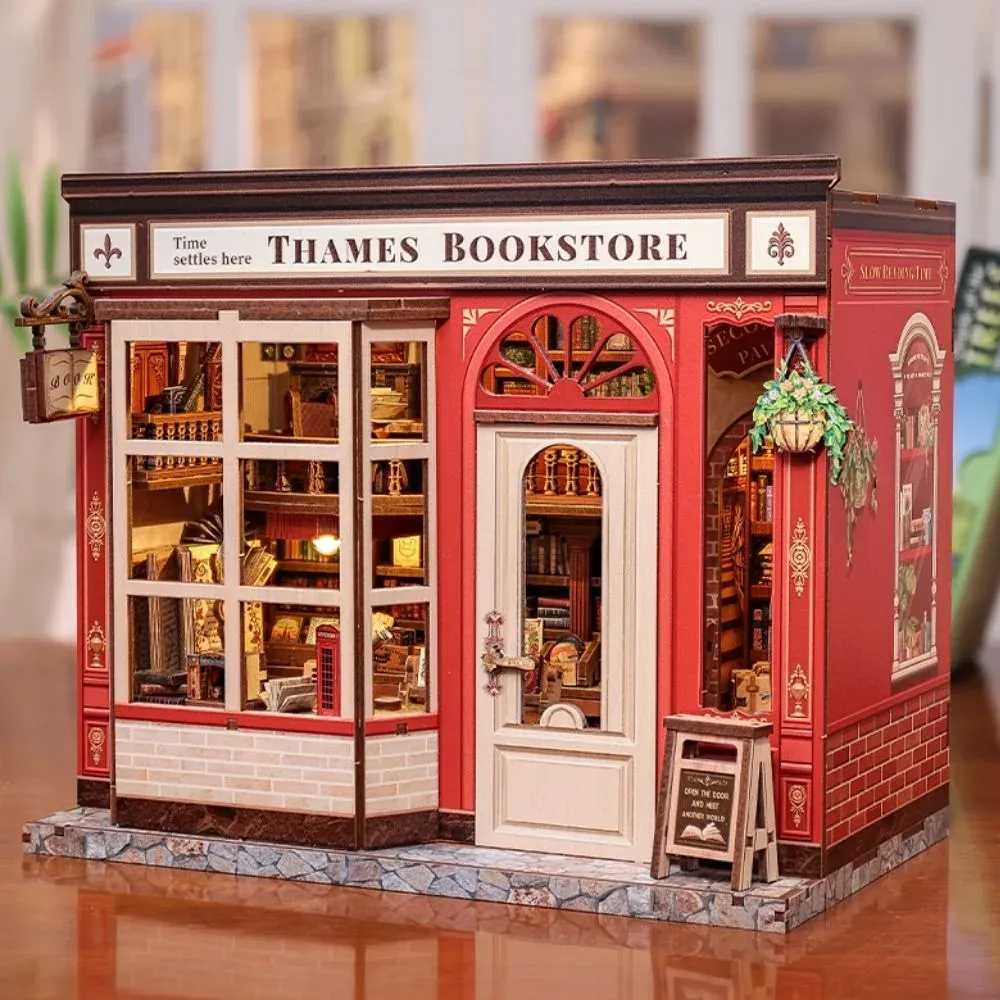 Maquette en bois librairie sur la Tamise : vue 4