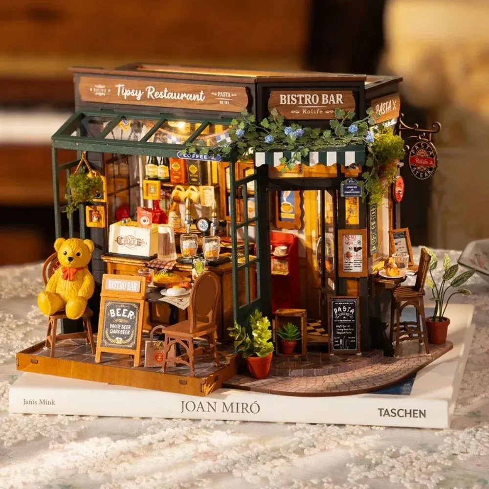 Maquette en bois maison miniature restaurant festif